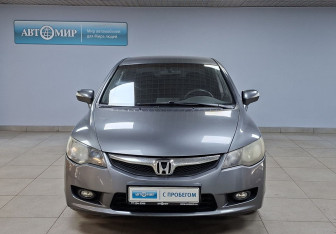 Подержанный автомобиль Honda Civic Sedan 2010 года (2 фото)