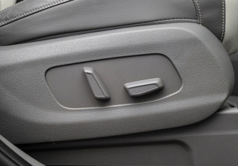 Подержанный автомобиль Kia Carnival 2021 года (10 фото)