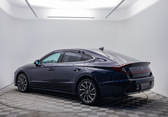 Подержанный автомобиль Hyundai Sonata 2020 года (7 фото)