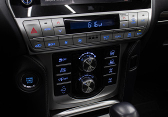 Подержанный автомобиль Toyota Land Cruiser Prado 2021 года (20 фото)