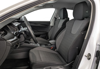 Подержанный автомобиль Skoda Octavia Liftback 2021 года (20 фото)