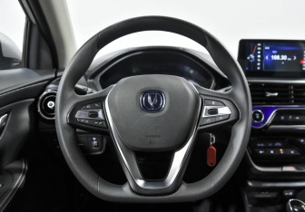 Подержанный автомобиль Changan Alsvin 2023 года (9 фото)