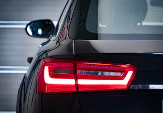 Подержанный автомобиль Audi A6 allroad 2012 года (38 фото)