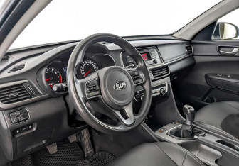 Подержанный автомобиль Kia Optima Sedan 2017 года (16 фото)