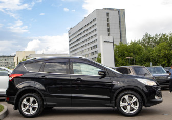 Подержанный автомобиль Ford Kuga 2014 года (3 фото)