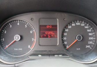 Подержанный автомобиль Volkswagen Polo Sedan 2013 года (15 фото)