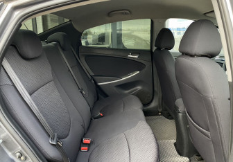 Подержанный автомобиль Hyundai Solaris Sedan 2012 года (21 фото)