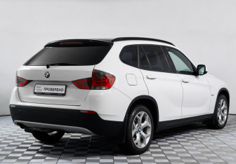 Подержанный автомобиль BMW X1 2011 года (5 фото)