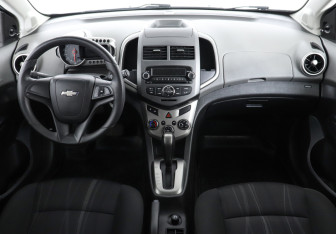 Подержанный автомобиль Chevrolet Aveo Hatchback 2012 года (11 фото)