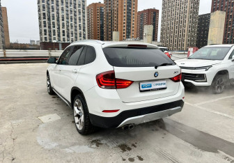 Подержанный автомобиль BMW X1 2012 года (6 фото)