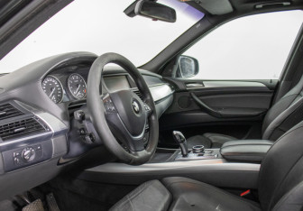 Подержанный автомобиль BMW X5 2008 года (10 фото)