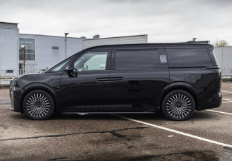 Подержанный автомобиль Zeekr 009 2023 года (9 фото)