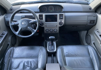 Подержанный автомобиль Nissan X-Trail 2004 года (10 фото)