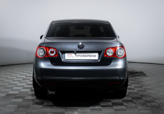 Подержанный автомобиль Volkswagen Jetta Sedan 2010 года (6 фото)