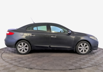 Подержанный автомобиль Renault Fluence 2011 года (4 фото)