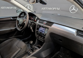 Подержанный автомобиль Skoda Rapid Liftback 2019 года (13 фото)