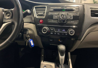 Подержанный автомобиль Honda Civic Sedan 2013 года (14 фото)