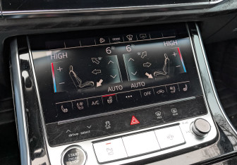 Подержанный автомобиль Audi Q8 2021 года (21 фото)