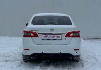 Подержанный автомобиль Nissan Sentra Sedan 2015 года (6 фото)