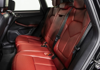 Подержанный автомобиль Porsche Macan 2018 года (12 фото)