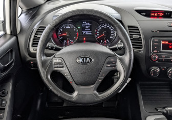Подержанный автомобиль Kia Cerato Sedan 2015 года (22 фото)