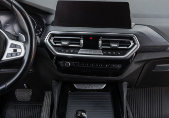Подержанный автомобиль BMW X4 2022 года (15 фото)