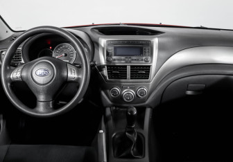 Подержанный автомобиль Subaru Impreza Hatchback 2008 года (12 фото)