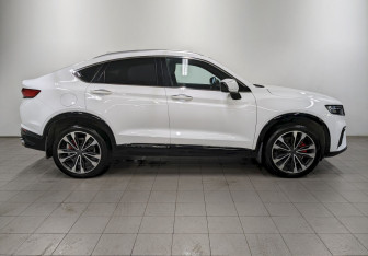 Подержанный автомобиль Geely Tugella 2023 года (4 фото)