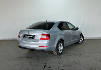 Подержанный автомобиль Skoda Octavia Liftback 2013 года (6 фото)