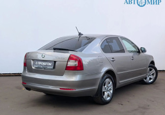 Подержанный автомобиль Skoda Octavia Liftback 2012 года (7 фото)
