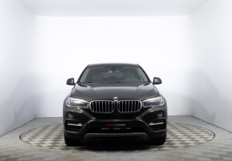 Подержанный автомобиль BMW X6 2015 года (2 фото)