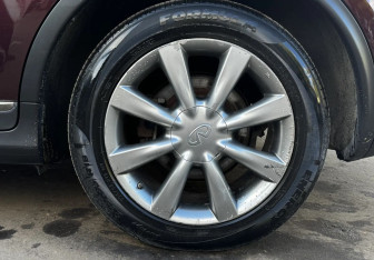 Подержанный автомобиль Infiniti QX50 2014 года (16 фото)