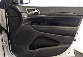 Подержанный автомобиль Jeep Grand Cherokee 2020 года (25 фото)