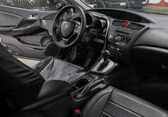 Подержанный автомобиль Honda Civic Hatchback 2012 года (9 фото)