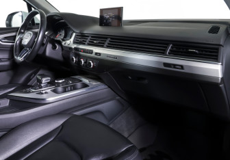 Подержанный автомобиль Audi Q7 2018 года (10 фото)