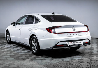 Подержанный автомобиль Hyundai Sonata 2019 года (7 фото)