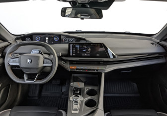 Подержанный автомобиль Changan UNI-V 2024 года (14 фото)