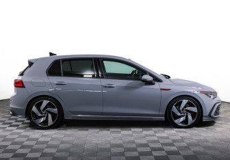 Подержанный автомобиль Volkswagen Golf GTI Hatchback 2021 года (4 фото)