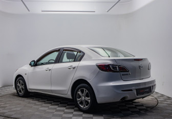 Подержанный автомобиль Mazda 3 Sedan 2012 года (7 фото)