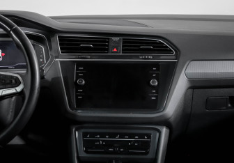 Подержанный автомобиль Volkswagen Tiguan 2021 года (12 фото)