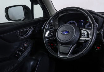 Подержанный автомобиль Subaru Forester Suv 2018 года (12 фото)