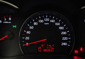 Подержанный автомобиль Kia Sorento 2014 года (15 фото)