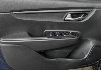 Подержанный автомобиль Kia Rio Hatchback 2021 года (18 фото)