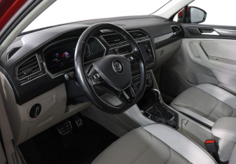 Подержанный автомобиль Volkswagen Tiguan 2020 года (9 фото)
