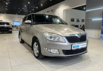 Подержанный автомобиль Skoda Fabia Hatchback 2011 года (3 фото)
