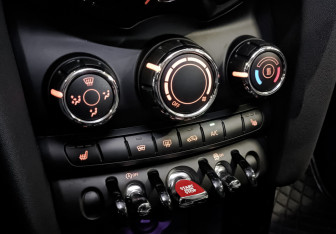 Подержанный автомобиль MINI Hatch 2019 года (28 фото)