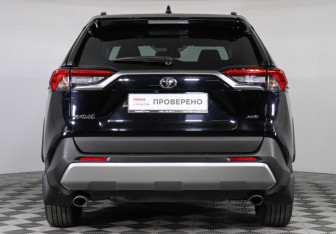Подержанный автомобиль Toyota RAV4 2021 года (6 фото)