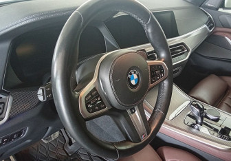 Подержанный автомобиль BMW X5 2020 года (12 фото)