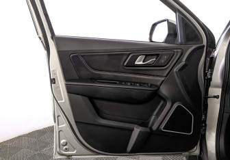 Подержанный автомобиль FAW Besturn X40 2021 года (19 фото)