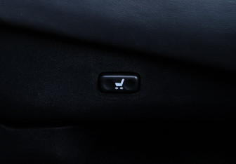 Подержанный автомобиль Lexus LX 2011 года (10 фото)